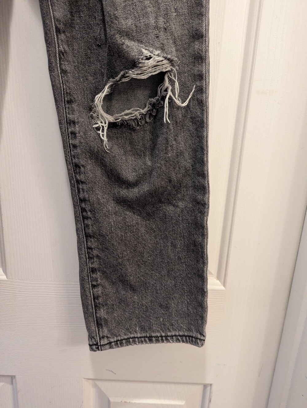 BDG Gray Distressed Slim Straight Button Fly Cotton Hi Rise Jeans Size 29 *GUC - Picture 7 of 15
